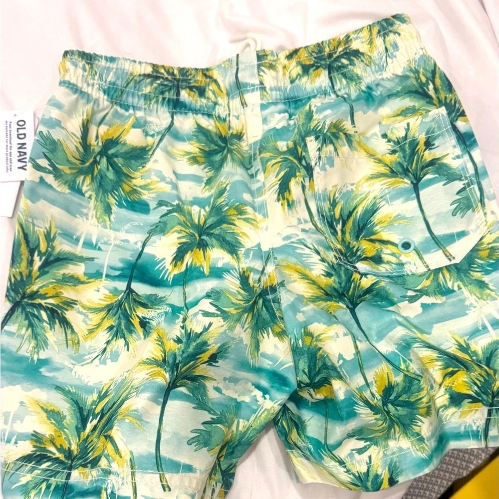 Old Navy NWT boy's Tropical swim trunk size 8 KIDS PURCHASE GETS A FREE PIECE